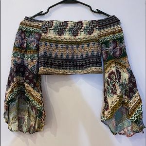 Charlotte Russe Cropped Women’s Quarter Sleeved Blouse. Size Medium. LIKE NEW.